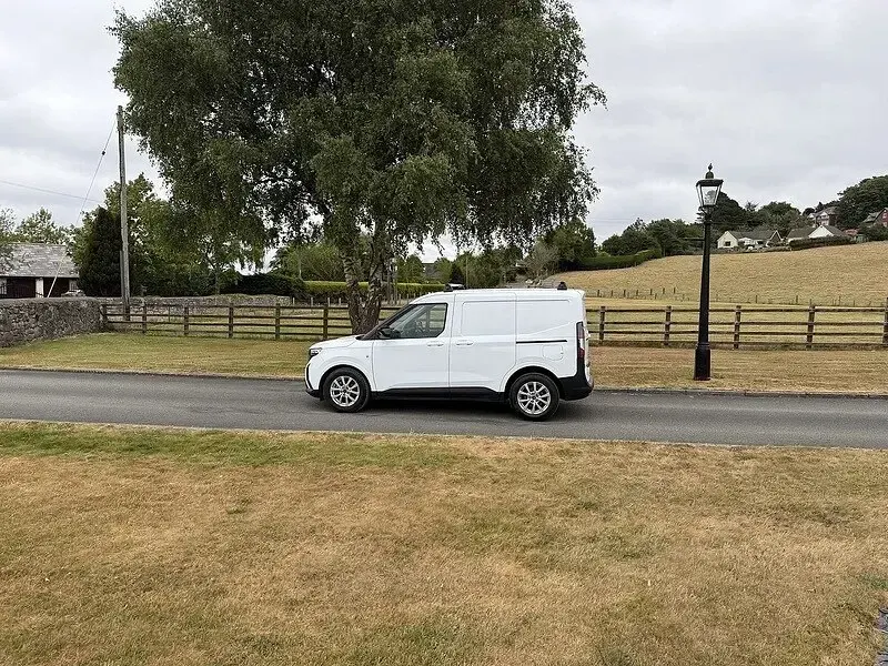Used Ford Transit Courier Limited 125 HP (91 kW) 2024 White Van