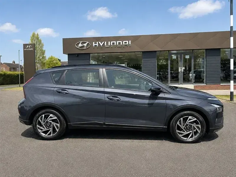 Used Hyundai Bayon Advanced 100 HP (73 kW) 2024 Grey SUV