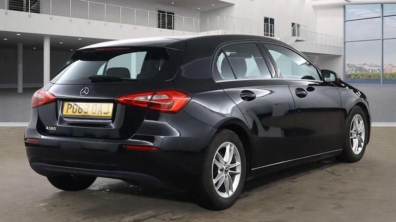 Used Mercedes A180 SE 136 HP (100 kW) 2019 Black Hatchback