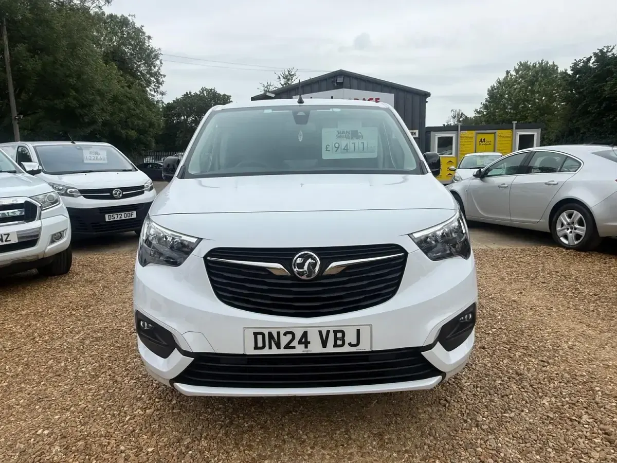 Used Vauxhall Combo S 100 HP (73 kW) 2024 White MPV