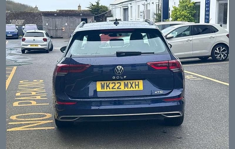 Usado VW Golf VIII Style 147 HP (108 kW) 2022 Azul Carrinha