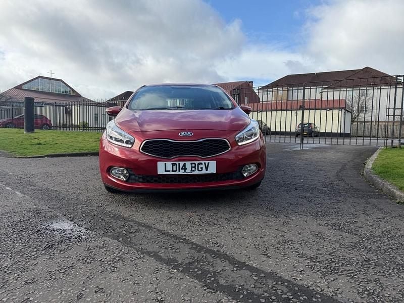 Używany Kia Ceed 2014 Czerwony Hatchback