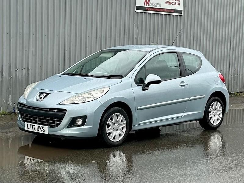 Used Peugeot 207 Active 92 HP (67 kW) 2012 Blue Hatchback
