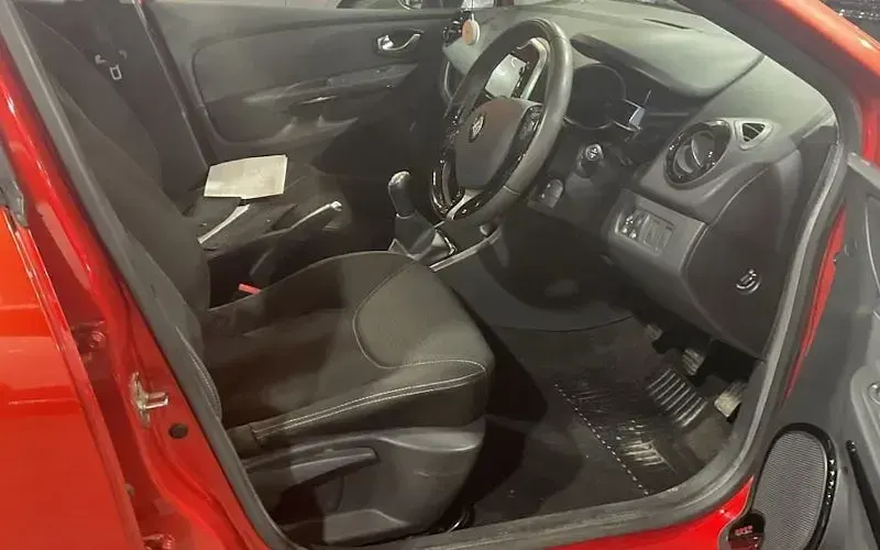 Used Renault Clio Dynamique 73 HP (53 kW) 2015 Red Hatchback
