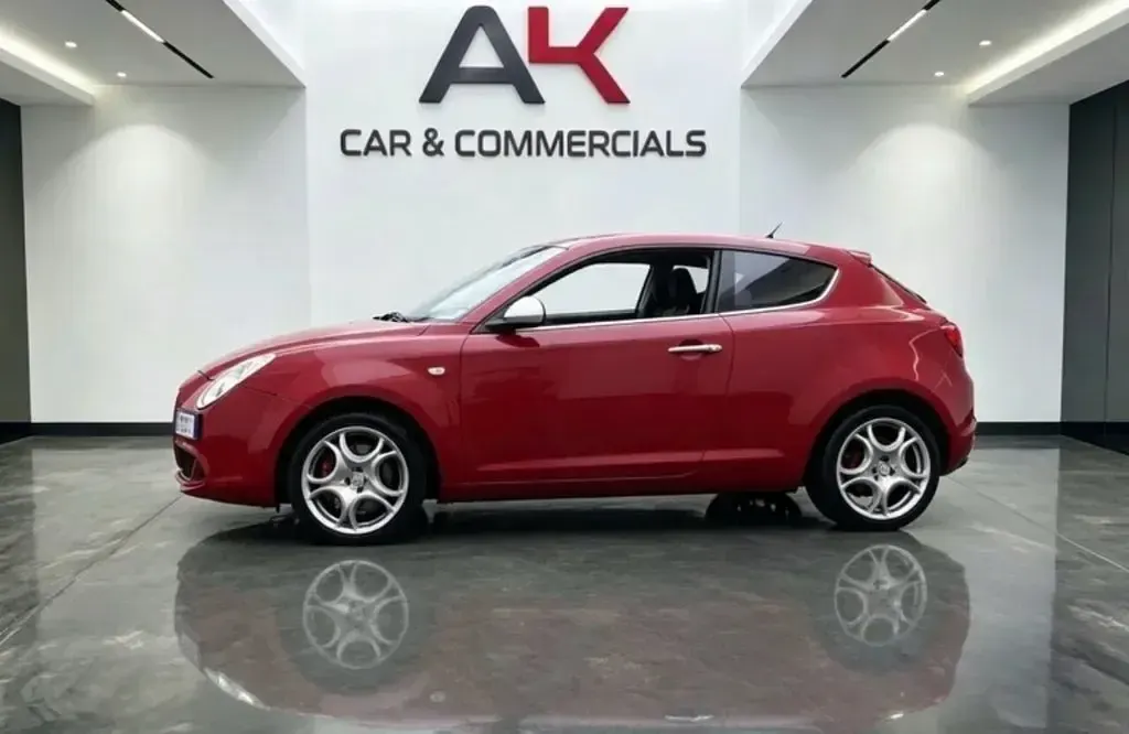 Used Alfa Romeo MiTo Distinctive 105 HP (77 kW) 2012 Red Hatchback