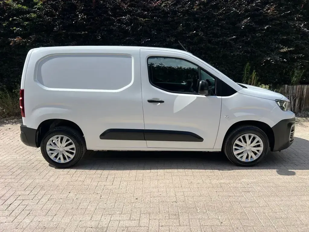 Used Peugeot Partner Premium 131 HP (96 kW) 2023 White MPV