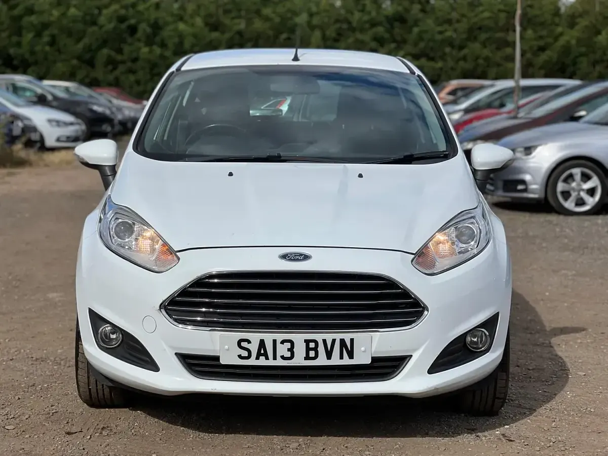 Used Ford Fiesta Zetec 2013 White Hatchback
