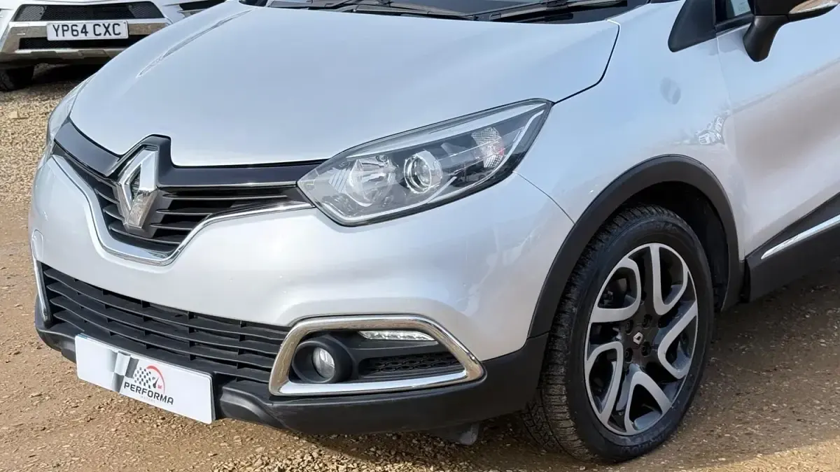 Used Renault Captur Dynamique 90 HP (66 kW) 2016 Silver/black SUV
