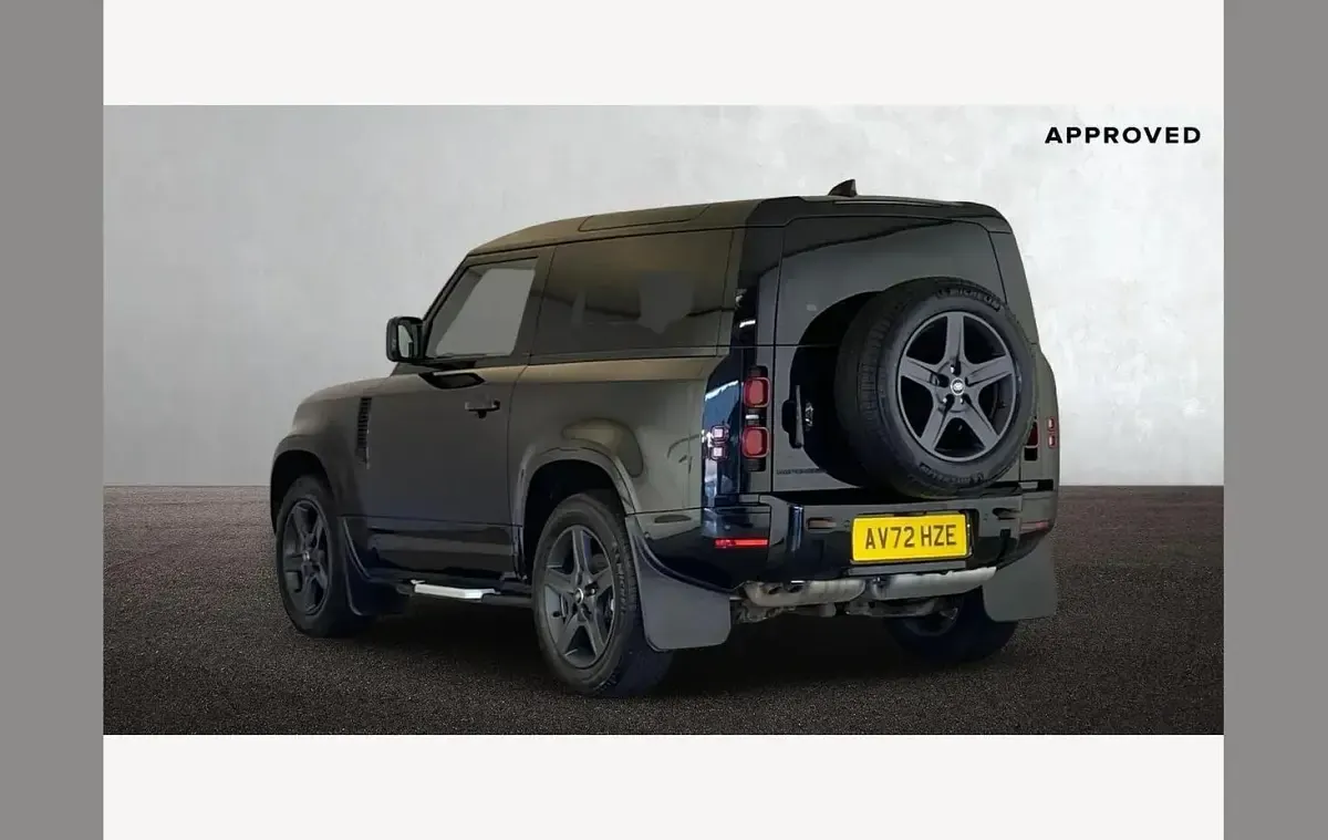 Used Land Rover Defender SE Dynamic 246 HP (180 kW) 2022 Santorini black SUV