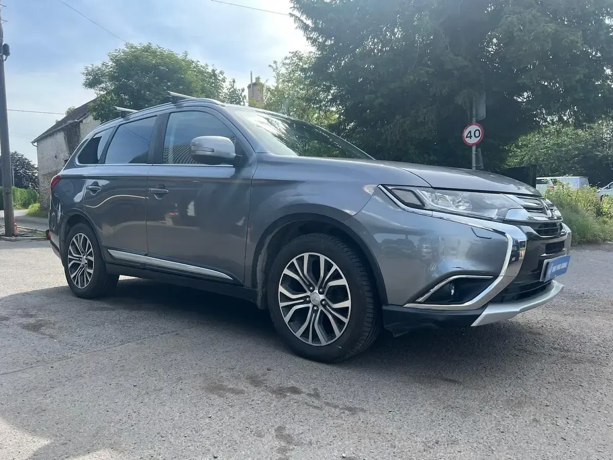 Used Mitsubishi Outlander 2016 Grey SUV