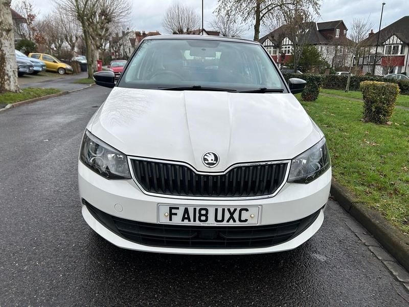 Used Skoda Fabia Colour Edition 95 HP (69 kW) 2018 White Hatchback
