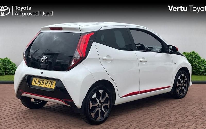 Used Toyota Aygo Trend 72 HP (52 kW) 2019 White Hatchback