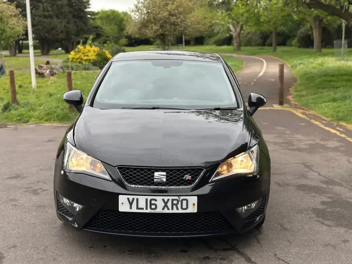 Usado Seat Ibiza FR 2016 Negro Utilitario