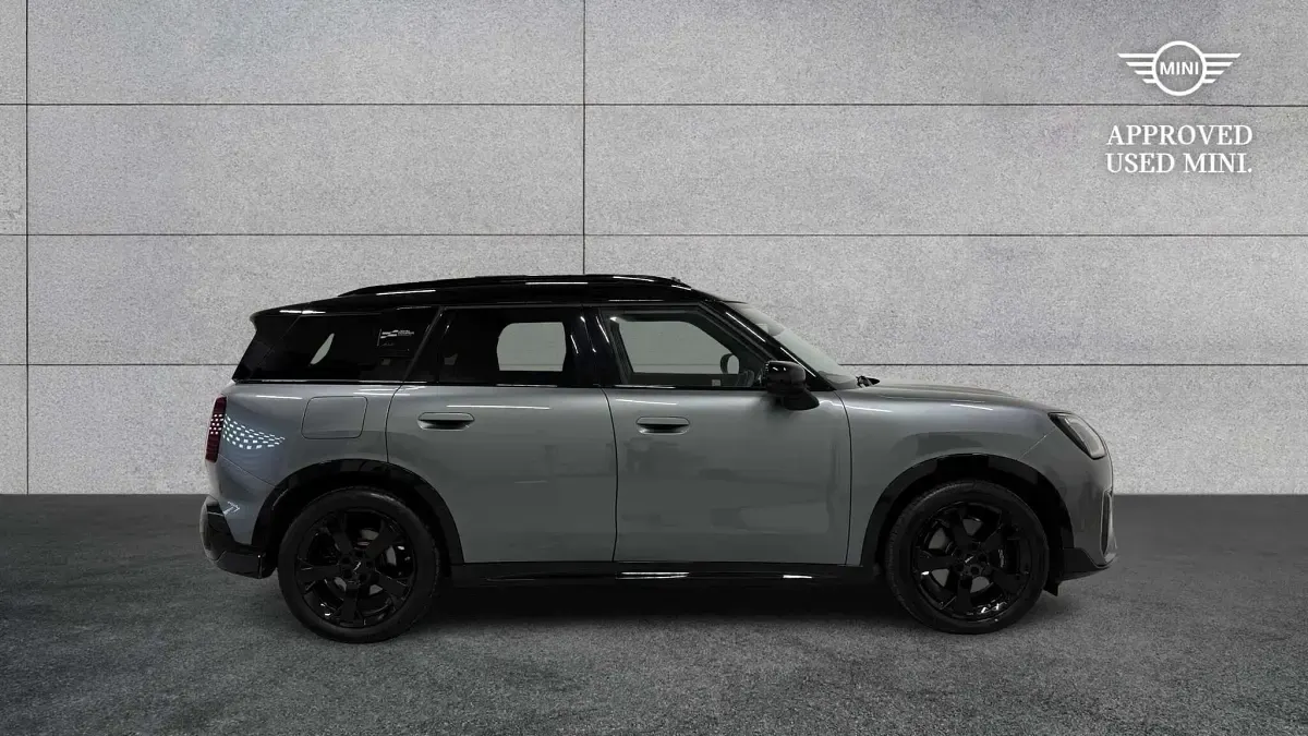 Used Mini Countryman 215 HP (158 kW) 2024 Green SUV