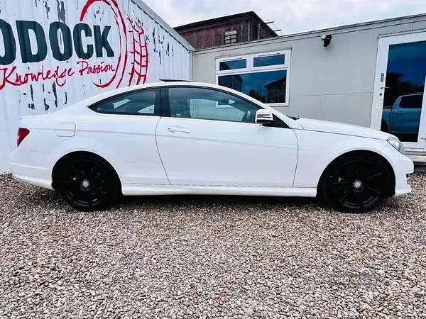 Second-hand Mercedes C250 Sport Edition 204 CP (150 kW) 2014 Alb Coupe