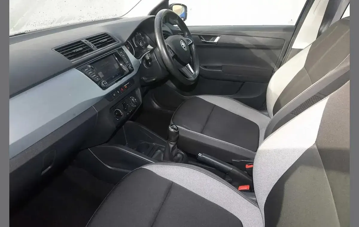 Used Skoda Fabia Colour Edition 94 HP (69 kW) 2018 Blue Hatchback