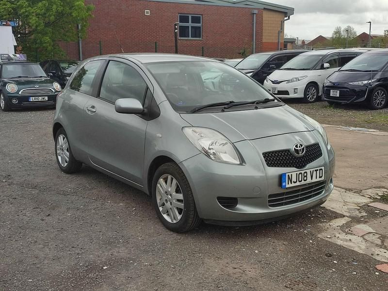 Usado Toyota Yaris 2008 Prateado Citadino