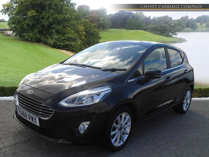 Used Ford Fiesta Titanium 100 HP (73 kW) 2018 Black Hatchback