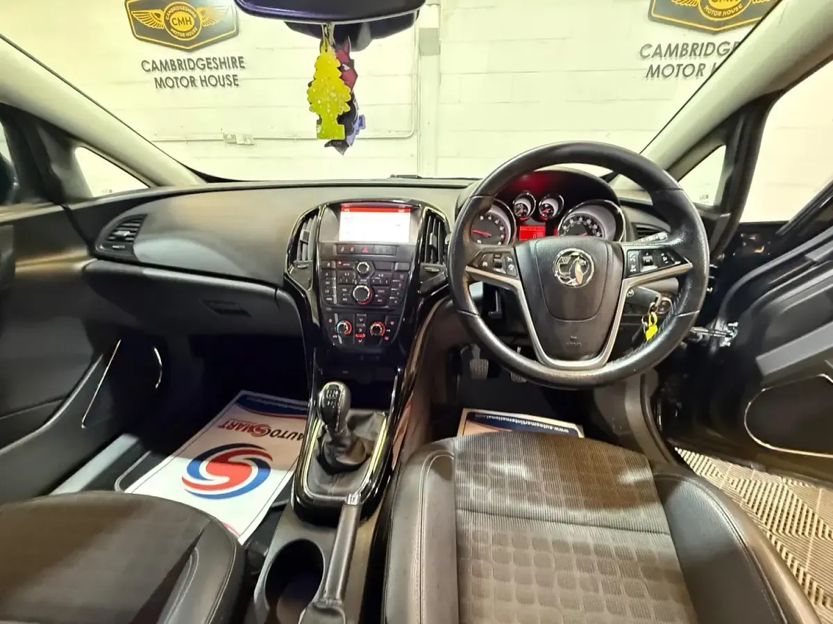 Usado Vauxhall Astra GTC SRi 2017 Preto Citadino