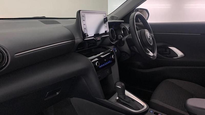 Blue Used 2023 Toyota Yaris Hybrid | £20,163 (A bit pricey) - Image 1/4