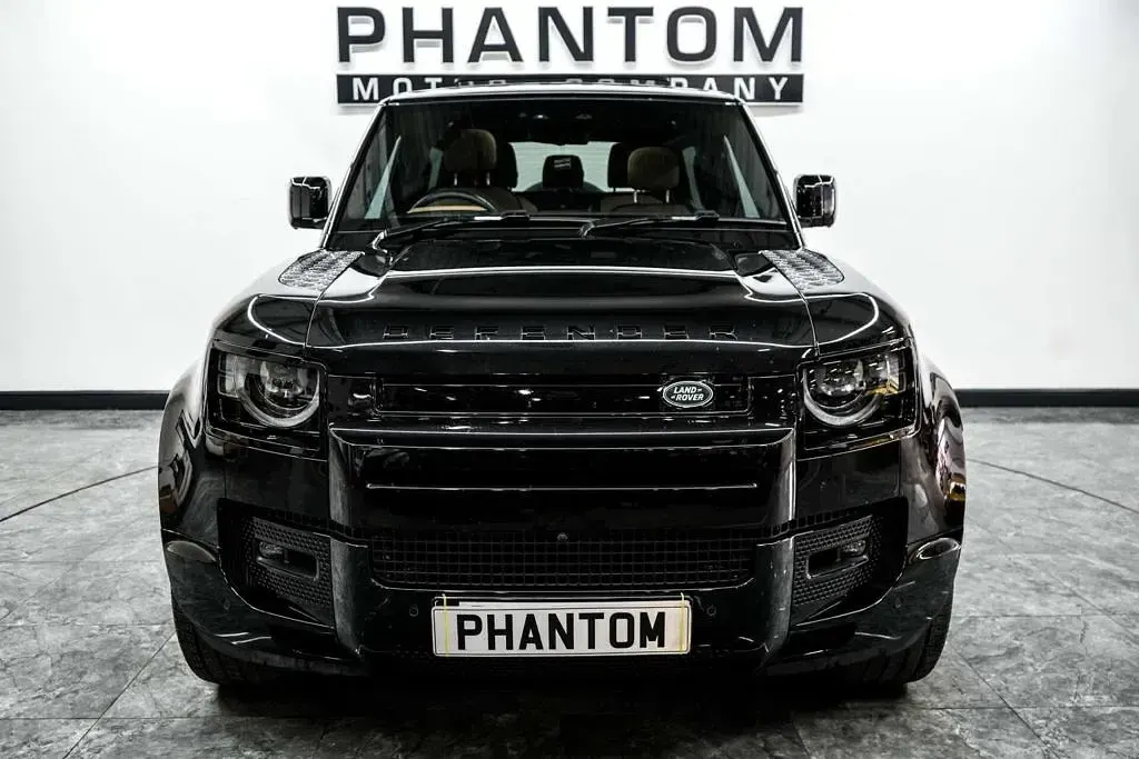 Used Land Rover Defender S 425 HP (312 kW) 2025 Black SUV