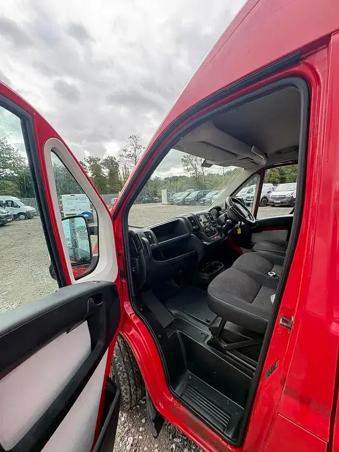 Used Citroën Relay 130 HP (95 kW) 2019 Red Van