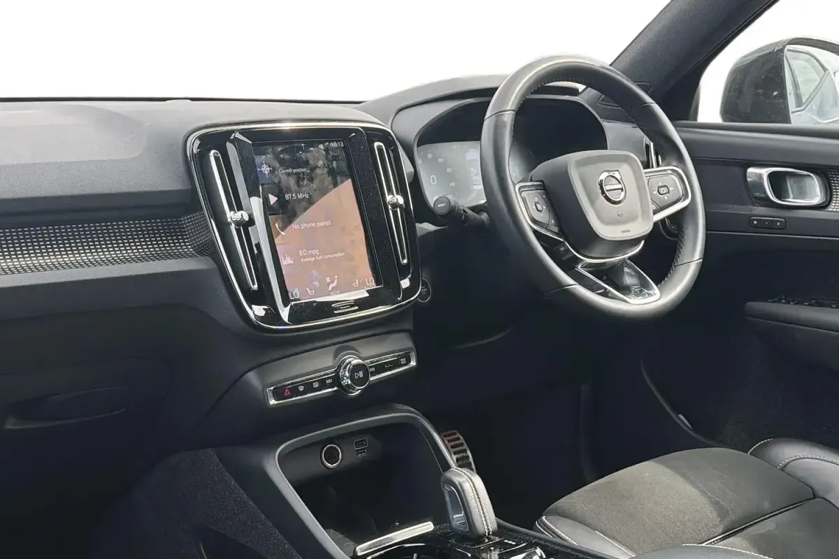 Used Volvo XC40 R-Design 211 HP (155 kW) 2021 Blue SUV