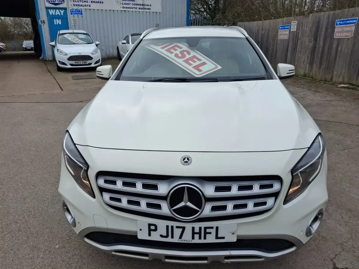 Used Mercedes GLA200 Executive 136 HP (100 kW) 2017 White SUV