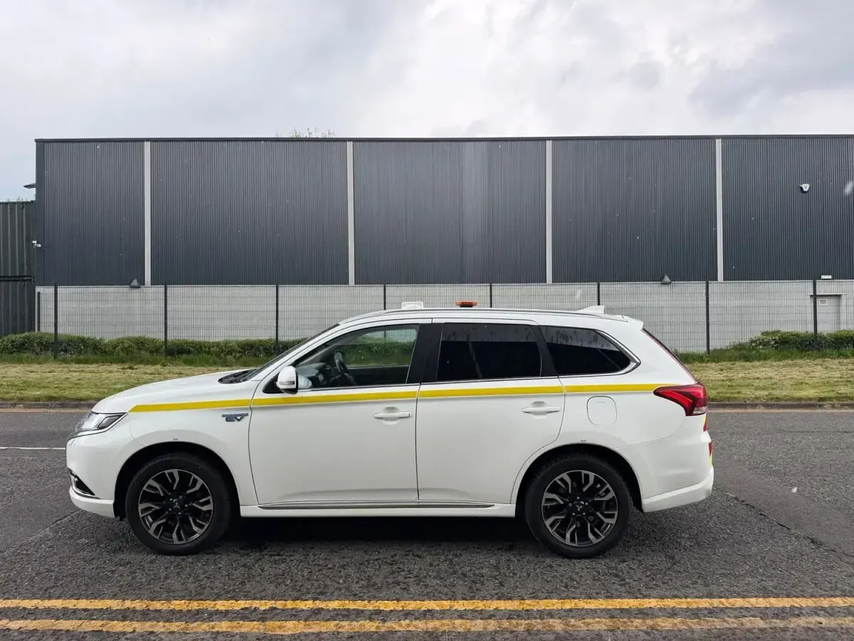 Begagnad Mitsubishi Outlander P-HEV 2018 Vit