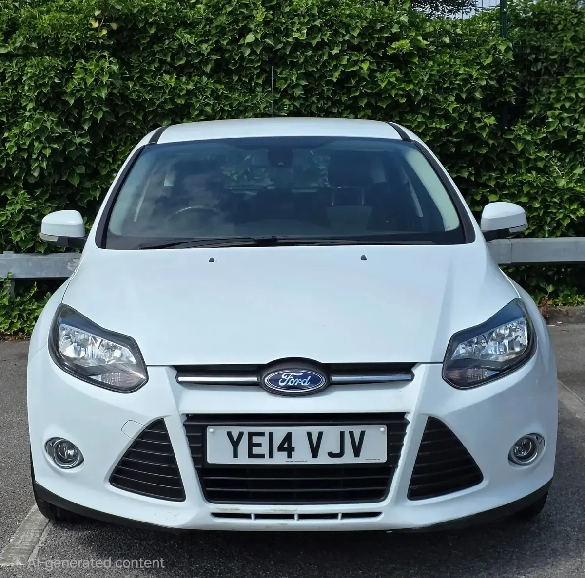 Used Ford Focus Zetec 98 HP (72 kW) 2014 White Hatchback