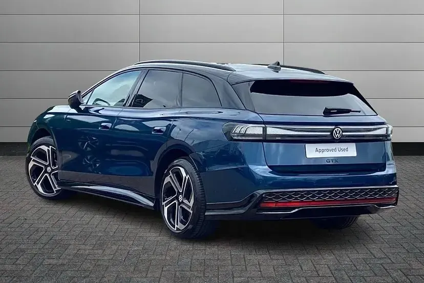 New VW ID.7 GTX 250 kW (340 HP) 2026 Aquamarine blue with black roof Estate