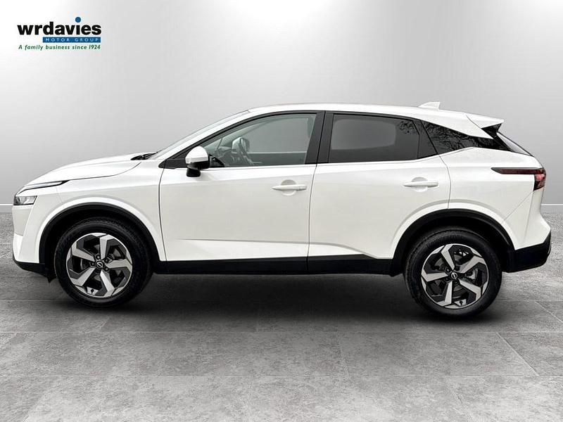 Used Nissan Qashqai N-Connecta 2022 White SUV