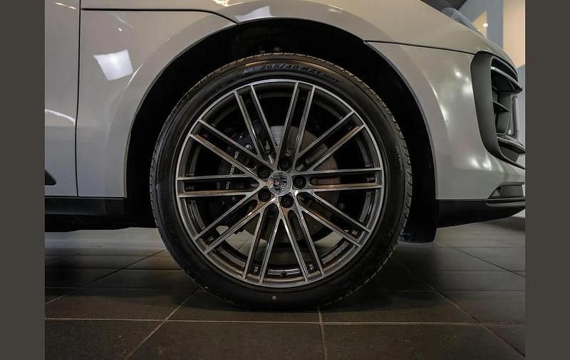 Used Porsche Macan 261 HP (191 kW) 2025 White SUV