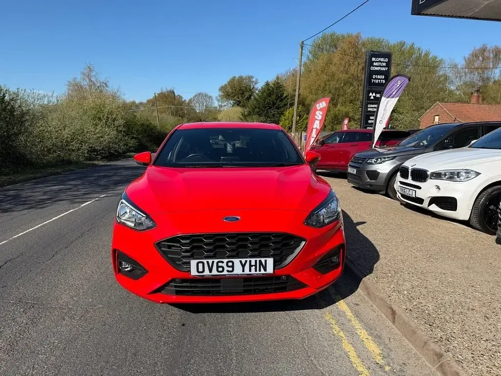 Used Ford Focus ST-Line 125 HP (91 kW) 2019 Red Hatchback