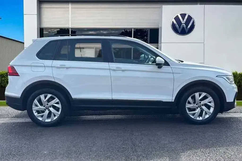 Usado VW Tiguan Life 150 HP (110 kW) 2021 Branco SUV