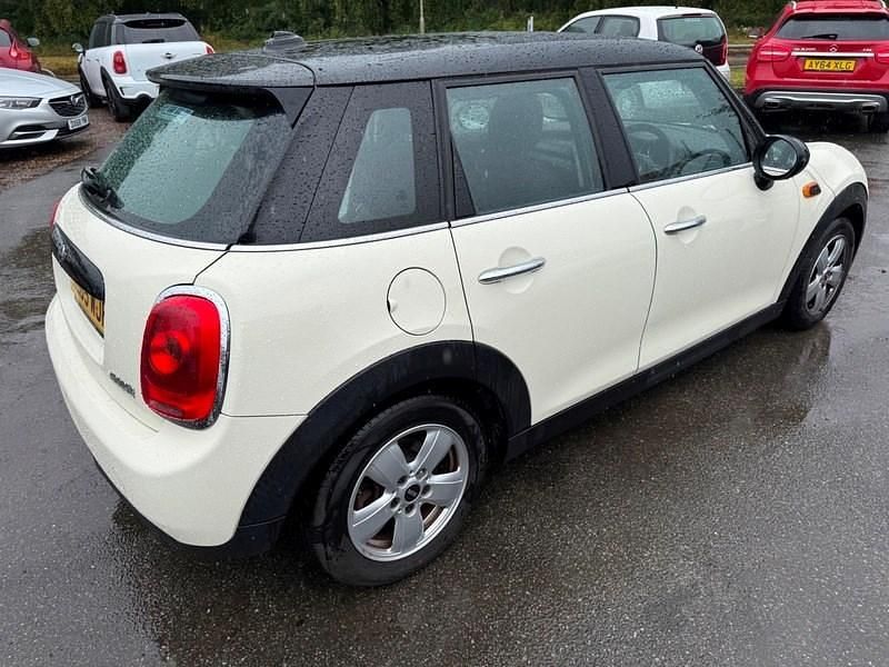 Used Mini Cooper 136 HP (100 kW) 2015 White Hatchback