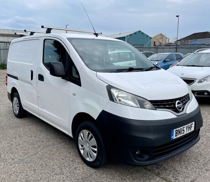 White Used 2015 Nissan NV200 Acenta Van | £3,650 (Super price) - Image 1/4