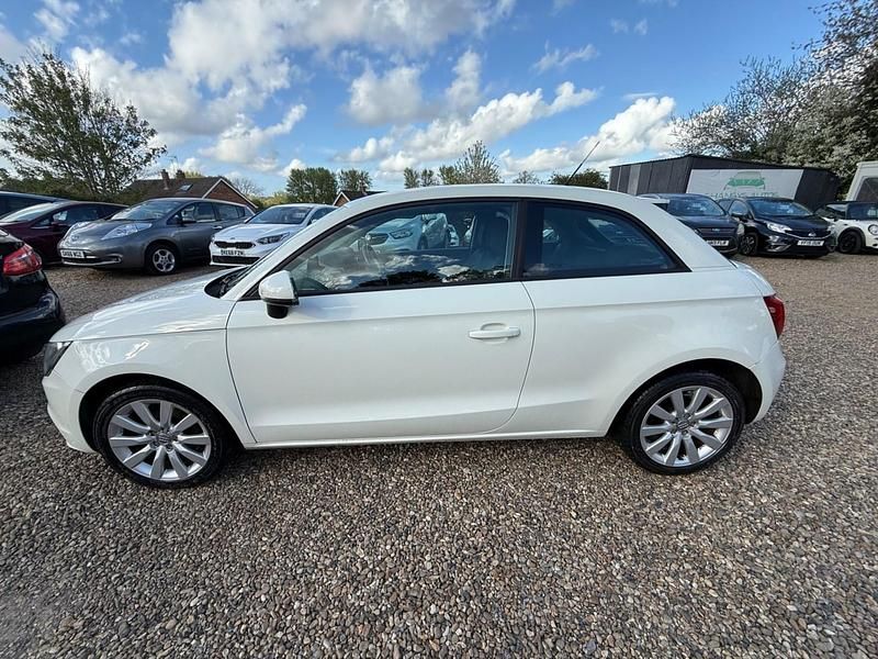Used Audi A1 Sport 86 HP (63 kW) 2011 White Hatchback