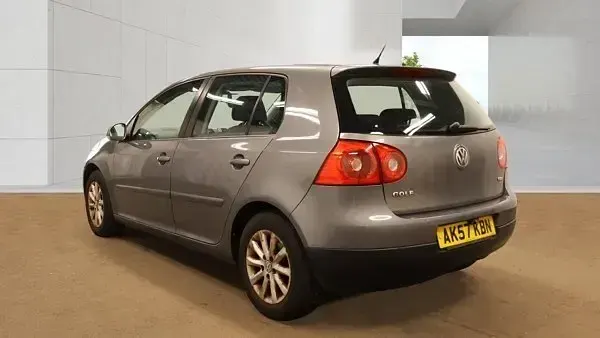 Begagnad VW Golf V Match 105 HK (77 kW) 2007 Grå Halvkombi