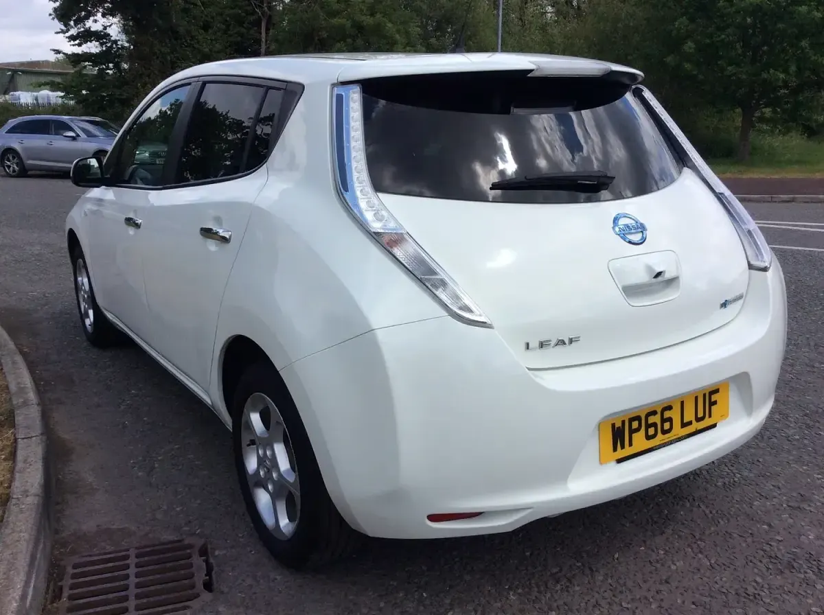 Used Nissan Leaf Acenta 80 kW (109 HP) 2017 White Hatchback