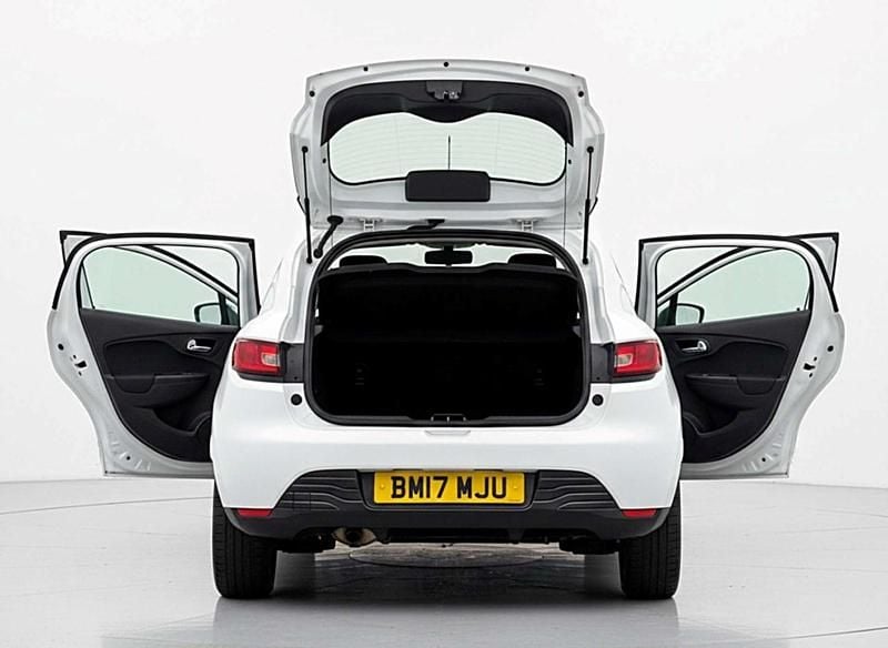 Used Renault Clio IV Dynamique 2017 White Hatchback