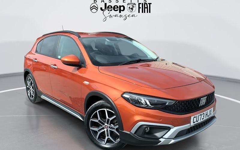Used Fiat Tipo Cross 131 HP (96 kW) 2023 Orange Hatchback