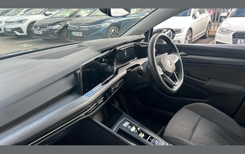 Usado VW Golf VIII Style 147 HP (108 kW) 2021 Cinzento Carrinha