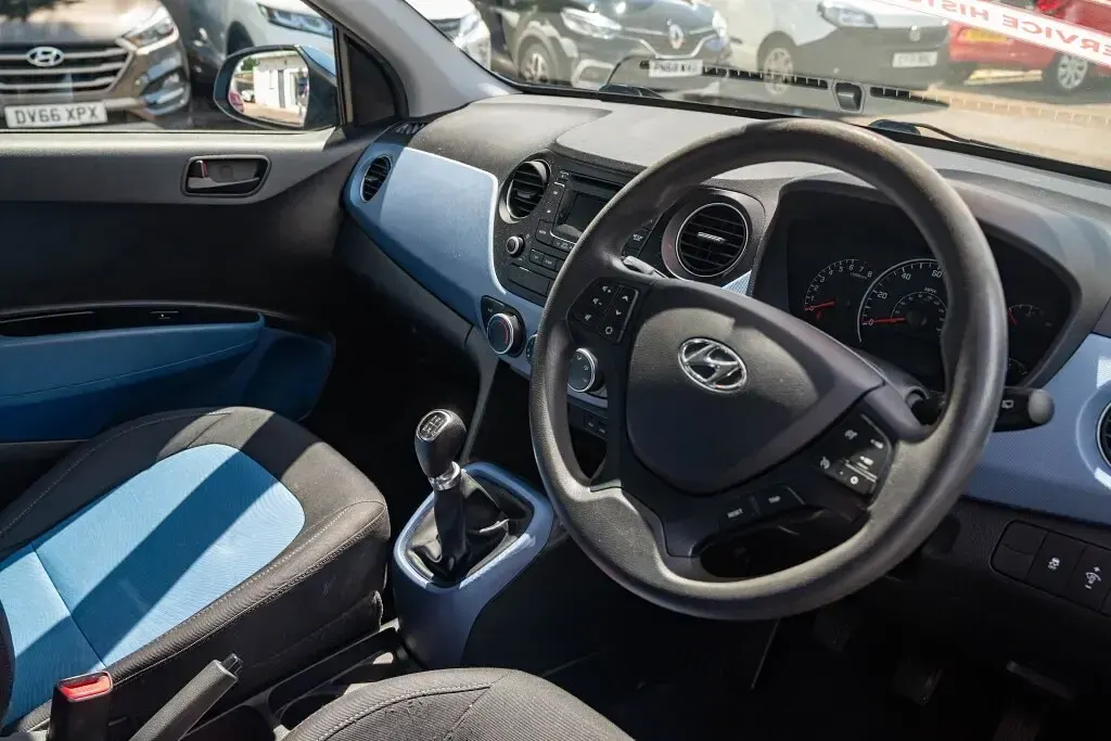 Used Hyundai i10 SE 87 HP (63 kW) 2015 Blue Hatchback