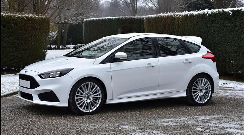 Used Ford Focus RS 350 HP (257 kW) 2016 White Hatchback