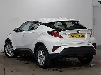 Used Toyota C-HR 122 HP (89 kW) 2023 White SUV