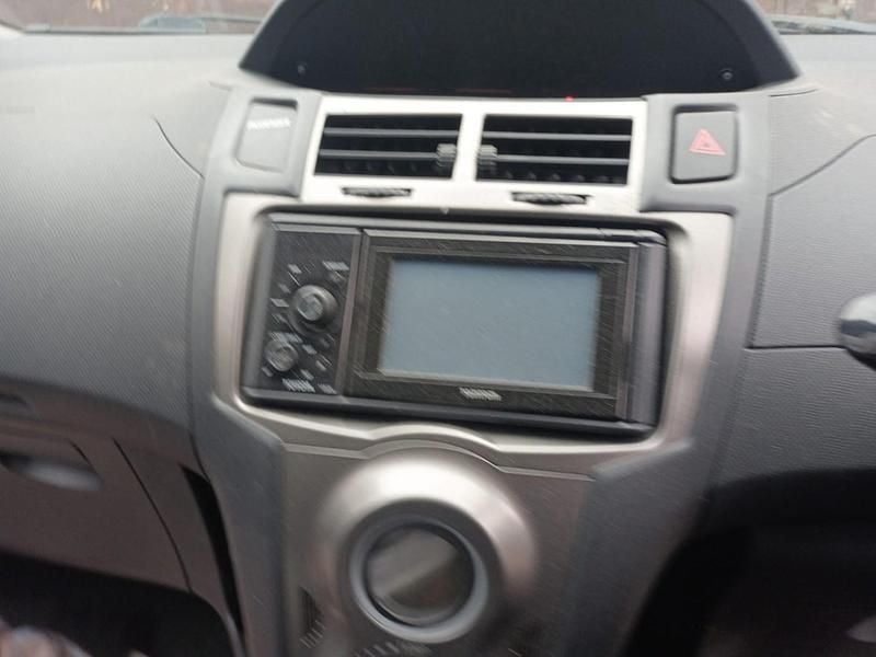 Used Toyota Yaris 2011 Blue Hatchback