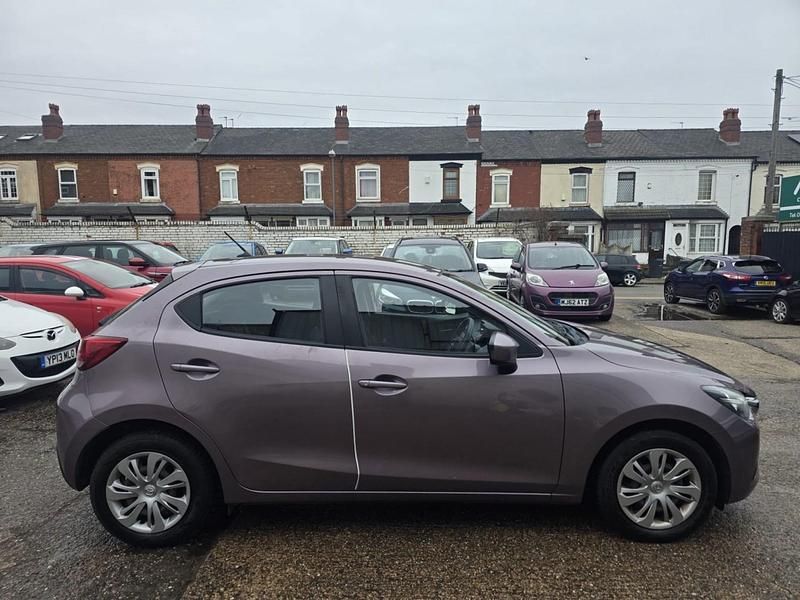 Używany Mazda 2 2015 Purpurowy Hatchback