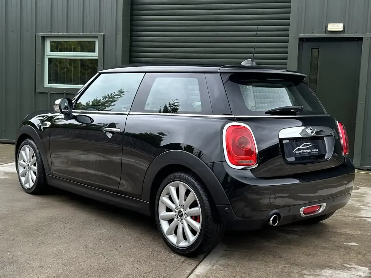 Begagnad Mini Cooper Hatch 2014 Svart Halvkombi