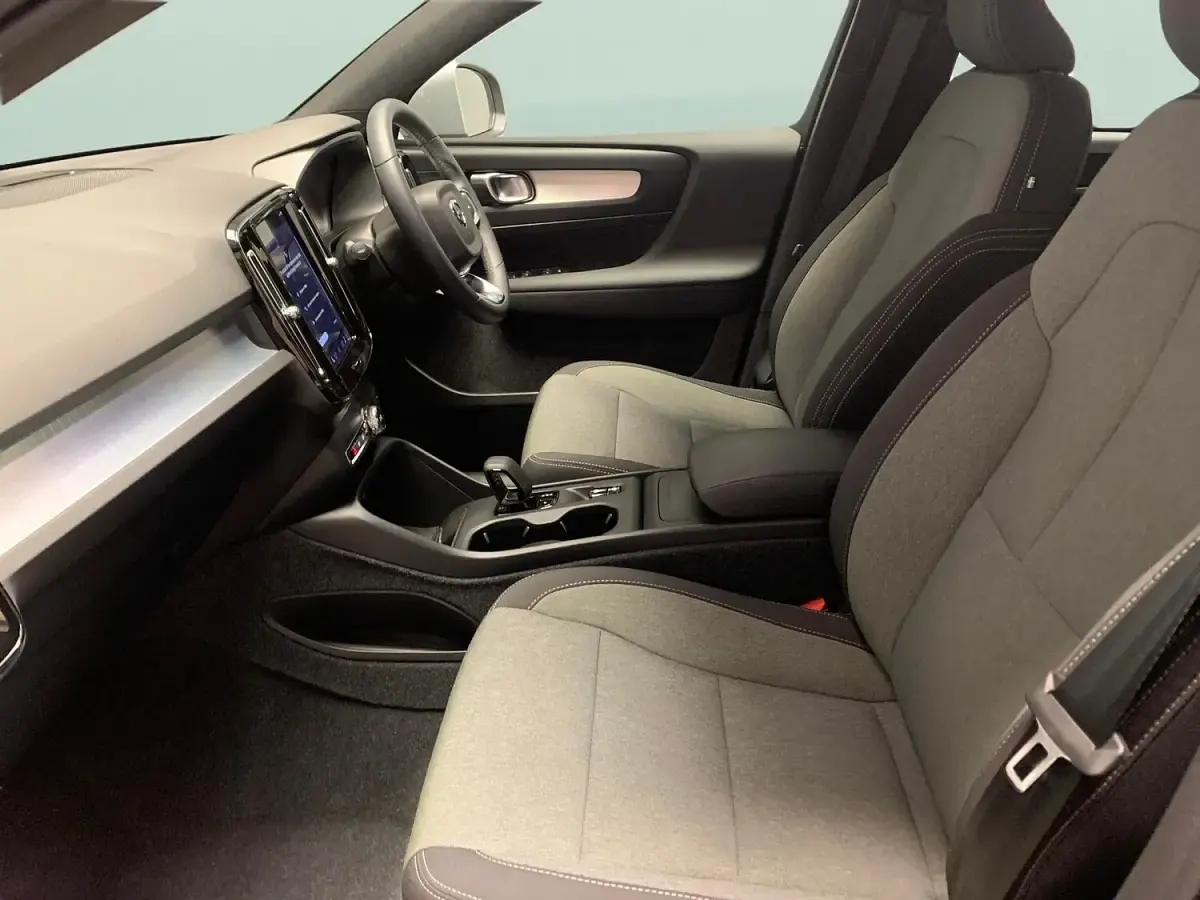 Used Volvo XC40 Core 163 HP (119 kW) 2024 Grey SUV